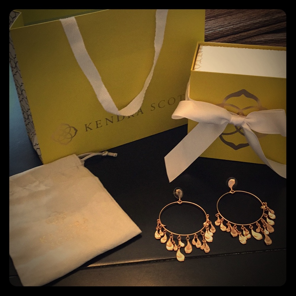 Kendra Scott Natasha earrings in rose gold